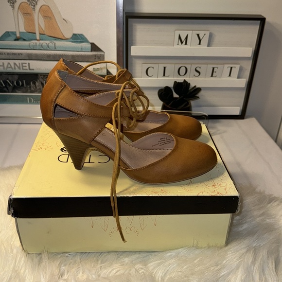 ModCloth Vintage Inspired Celica Oxford Pump 7.5 Tan leather - Picture 6 of 8